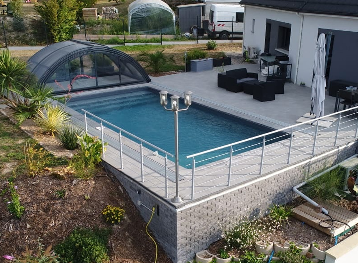 Quels équipements pour une piscine rectangulaire en béton ?